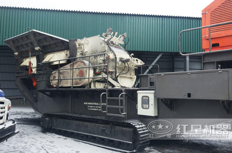 俄罗斯大型流动式煤炭粉碎机生产现场
